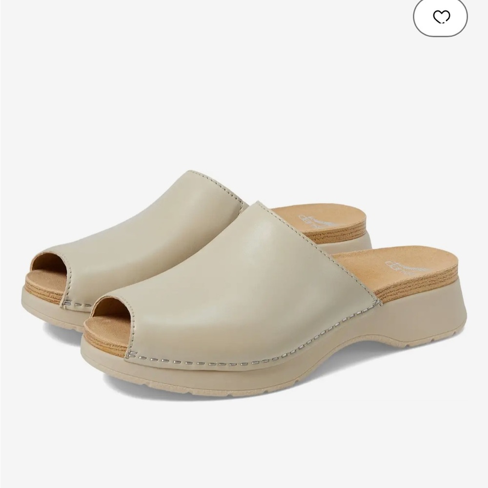 Clogs/sandal Dansko Size 39 leather upper. Comfortable.Barely used.